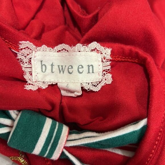 BTWEEN red long sleeve tee with sequins and saying EUC size 4 - Picture 9 of 10